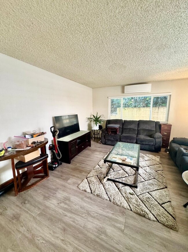 Interior Photo - MOVE IN SPECIAL!!! $100 OFF THE RENT FOR THE 1ST 4 MONTHS!  SPACIOUS 2 BEDROOM / 1 BATHROOM.LARGE...