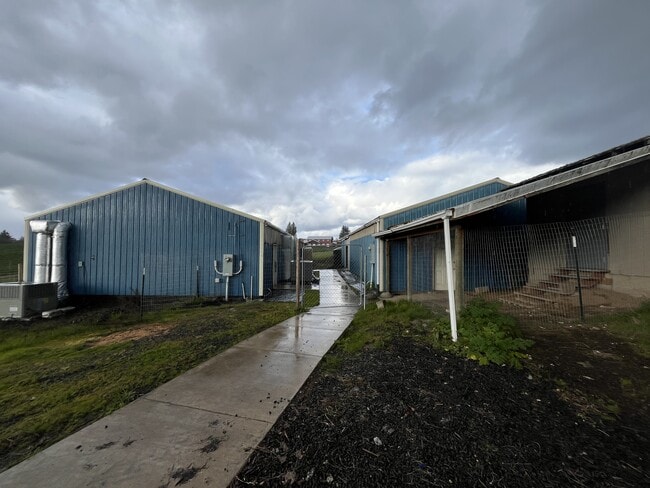 Building Photo - 16093 SW Roy Rogers Rd