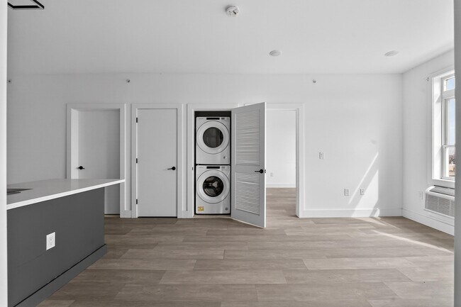 Building Photo - 43-45-45 W 32nd St