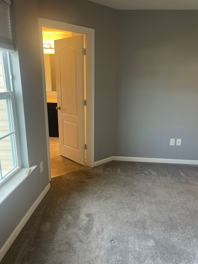 Building Photo - 3 bedroom 2 1/2 bath Townhouse in Bayberry