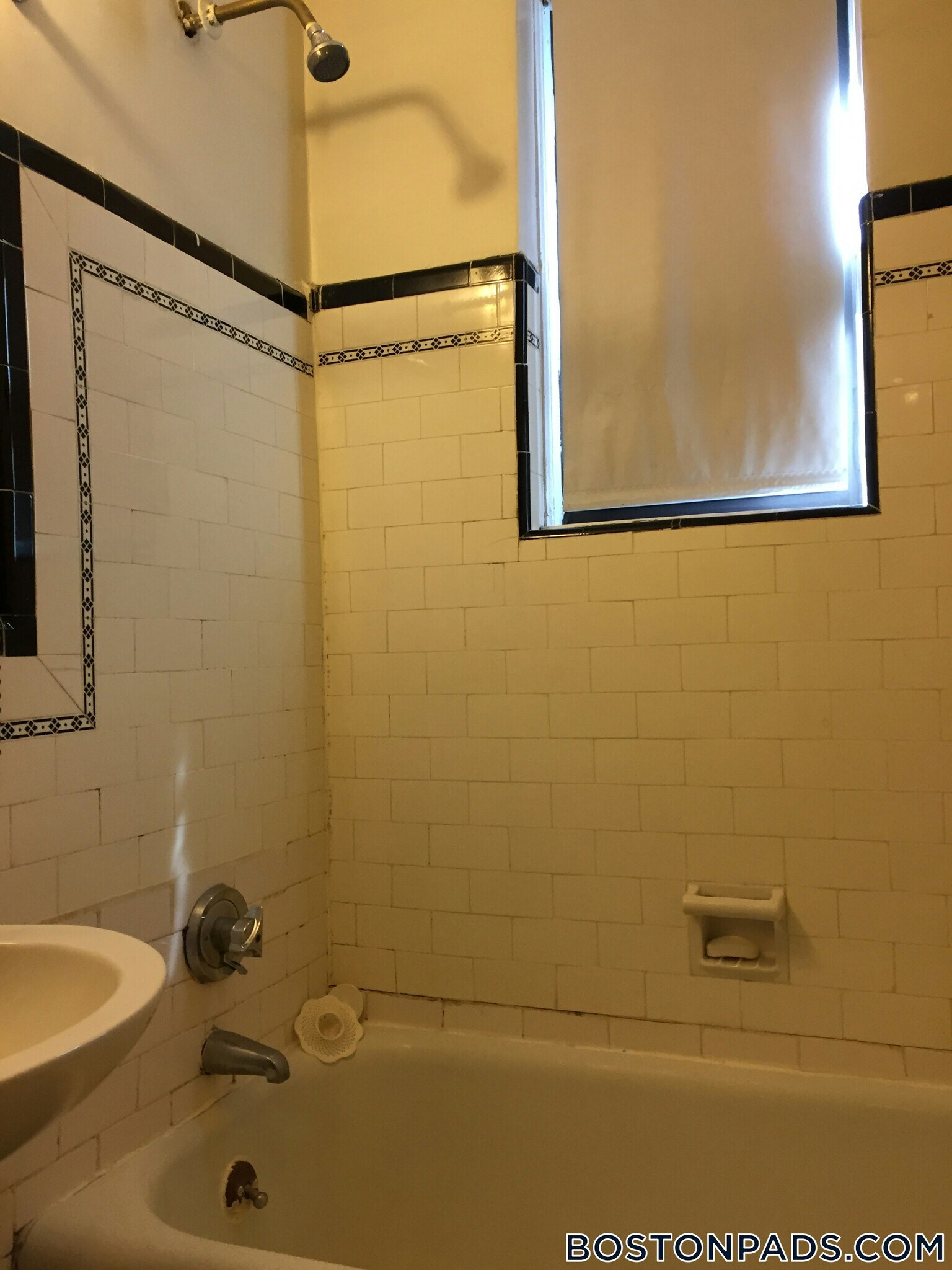 Building Photo - 53 Fellsway W