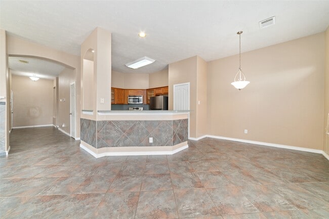 Building Photo - 22911 Sebastian Dr