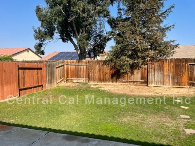 Building Photo - 5 Bedroom, 2 Bath Home in Desired Northwest - $2895 Per Month!