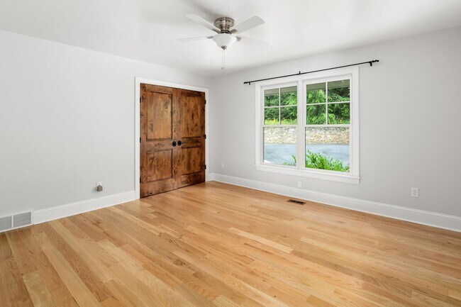 Building Photo - Spacious and Private Home in Biltmore Forest
