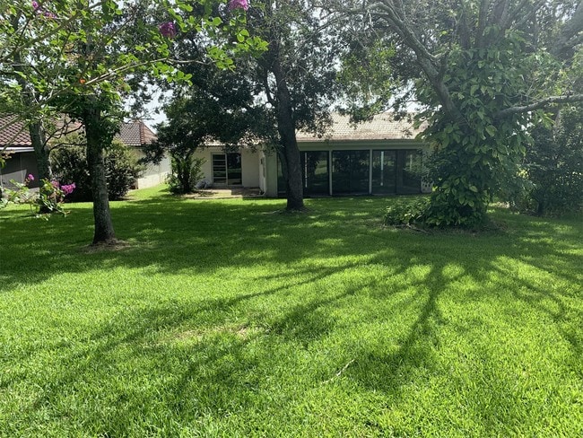 Building Photo - 5572 Memorial Dr