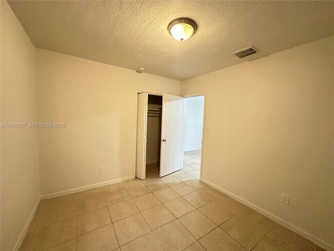 Building Photo - 148 NW 14th Way