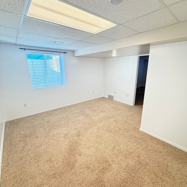 Building Photo - 3922 E Siskin Ln