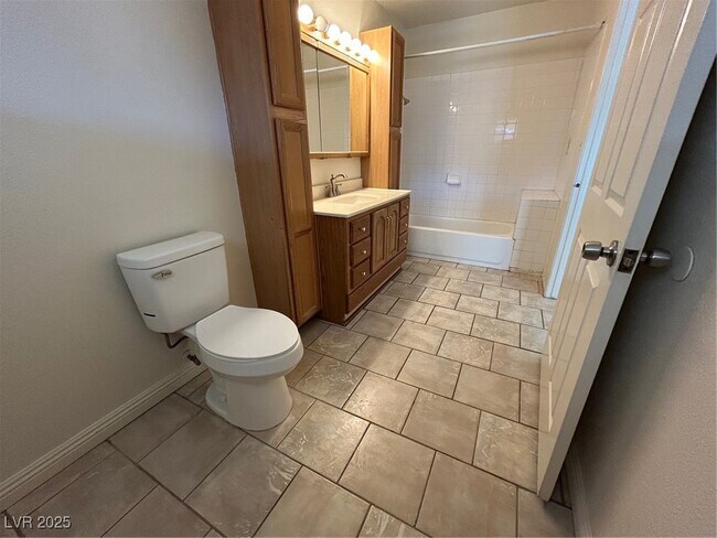 Building Photo - 113 Cedar St