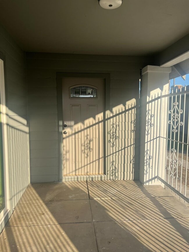 Building Photo - 392 N Ferger Ave