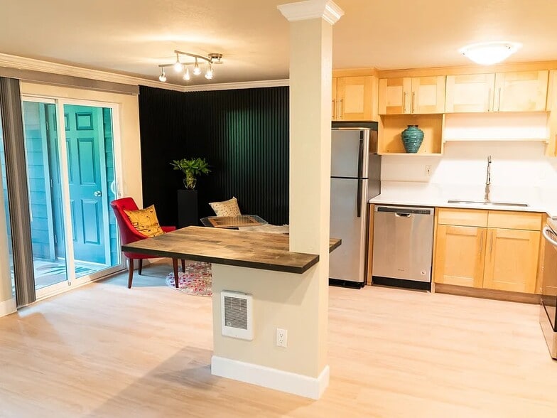 Kitchen & Kitchen nook - 7929 SW 40th Ave