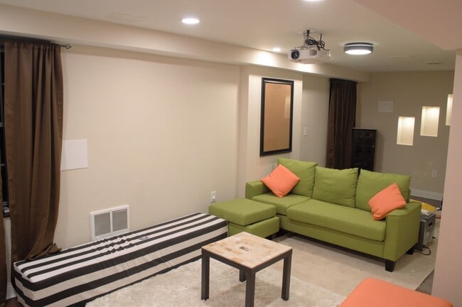 Building Photo - Spacious Four-Bedroom House in the Heart o...