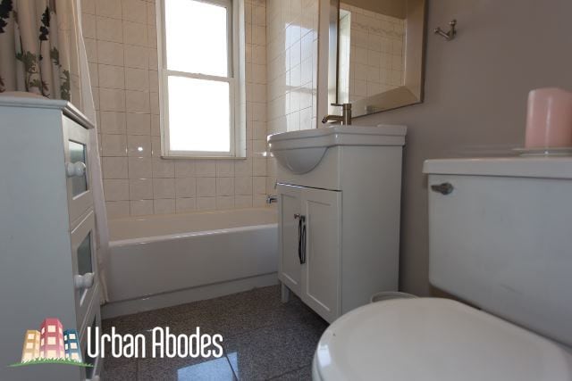 Building Photo - 4312 N Clarendon Ave