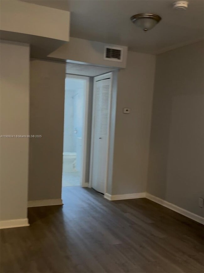 Building Photo - 6840 Pembroke Rd