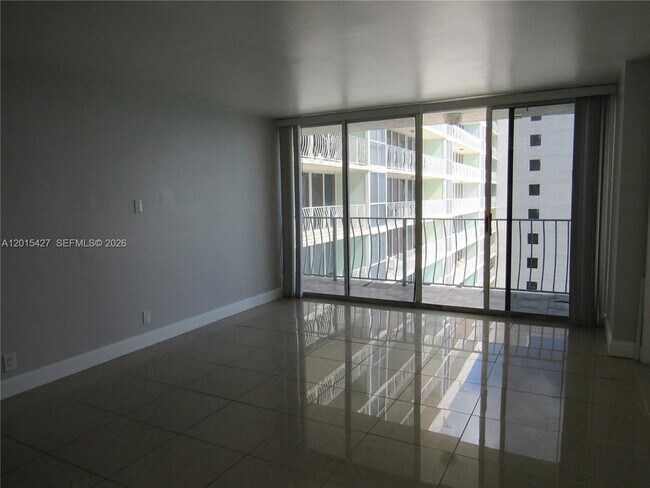 Building Photo - 7601 E Treasure Dr