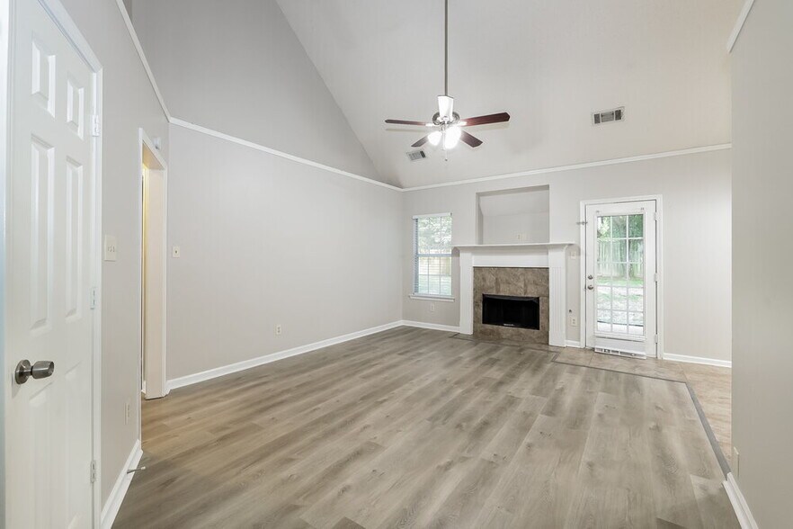 Building Photo - 5792 Reed Bend Cove