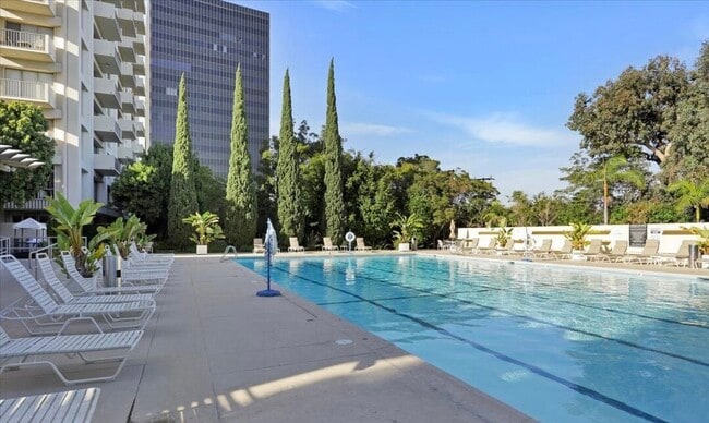 Olympic size heated pool - 2170 Century Park E