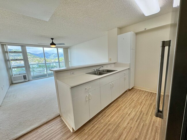 Building Photo - 1450 Young St