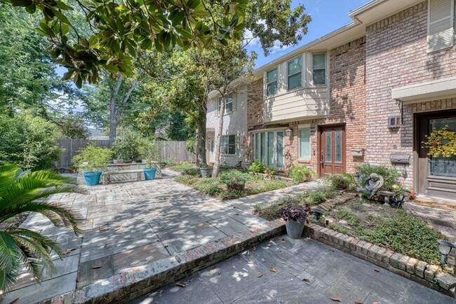 Building Photo - 5530 Holly St
