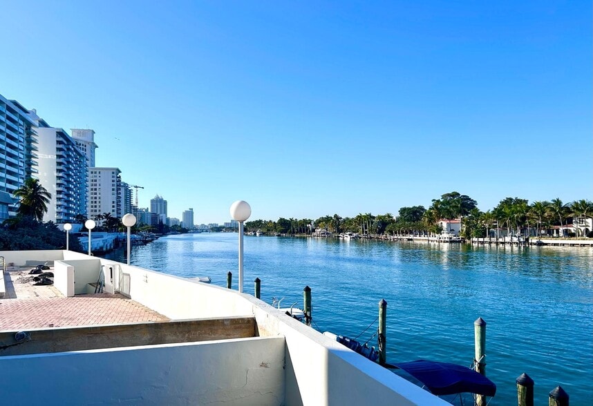 Building Photo - 5838 Collins Ave