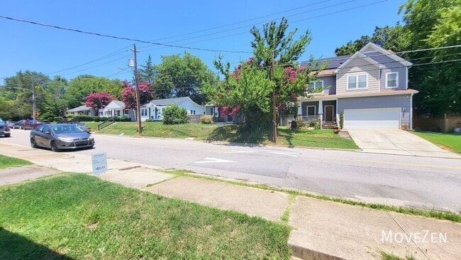 Building Photo - 1710 Oakwood Ave