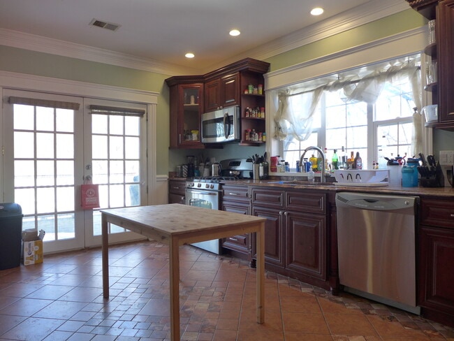 Building Photo - 117 Nonantum St