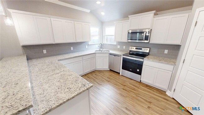 Building Photo - 809 Holliday Dr
