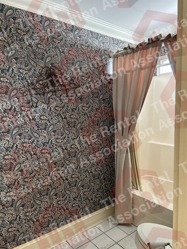 Building Photo - 2401 Jasmine St