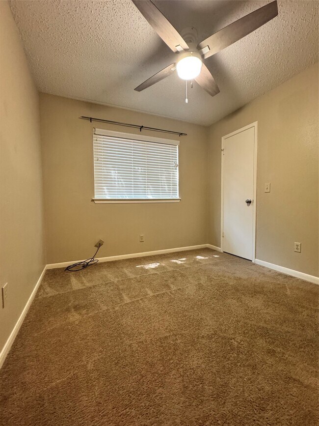 Building Photo - 11 Cottage Grove Pl