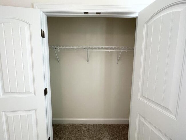 Building Photo - 324 Highview Dr