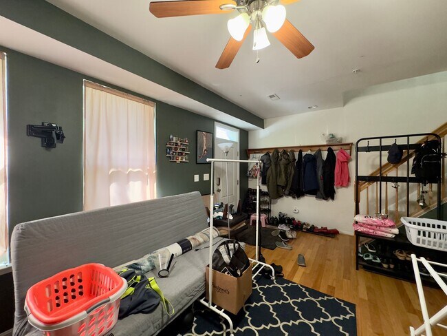 Building Photo - Modern 3-Bedroom Townhome with Stylish Fea...