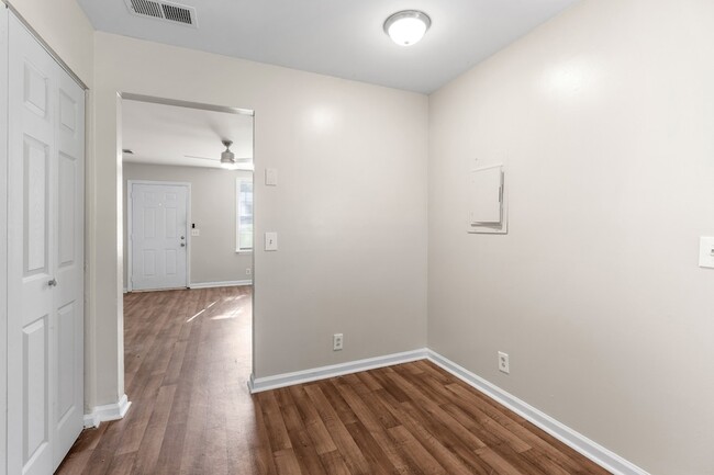Building Photo - 2708 Vista Ln