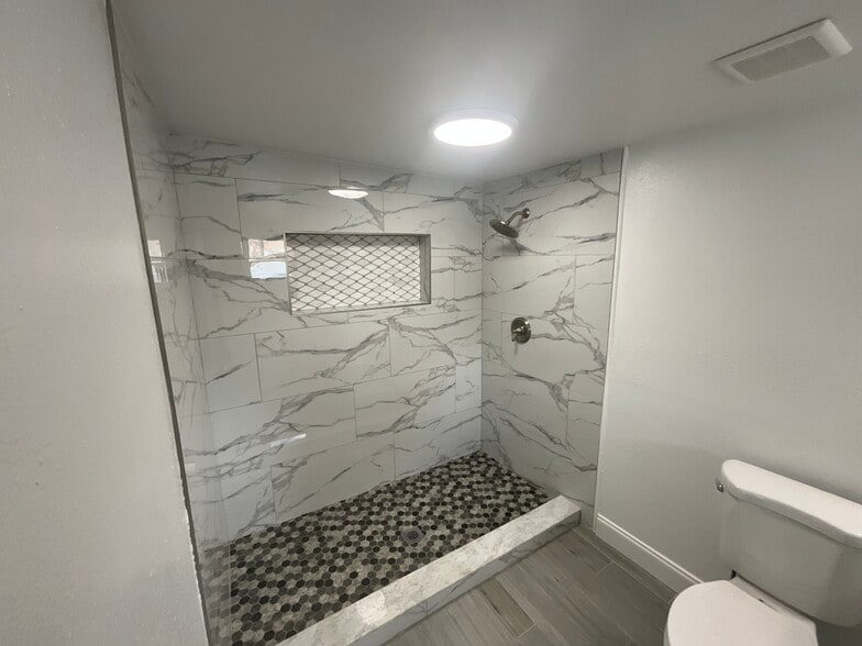 Building Photo - 5207 Behms Ct