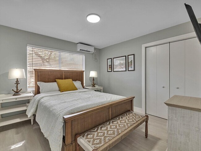 Building Photo - 318-320-320 Walnut St