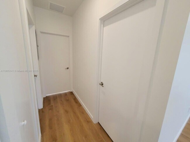 Building Photo - 1950 Fletcher St