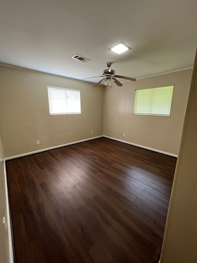 Building Photo - Spacious 3 Bed / 1 Bath Home with a Large Backyard – Port Arthur, TX