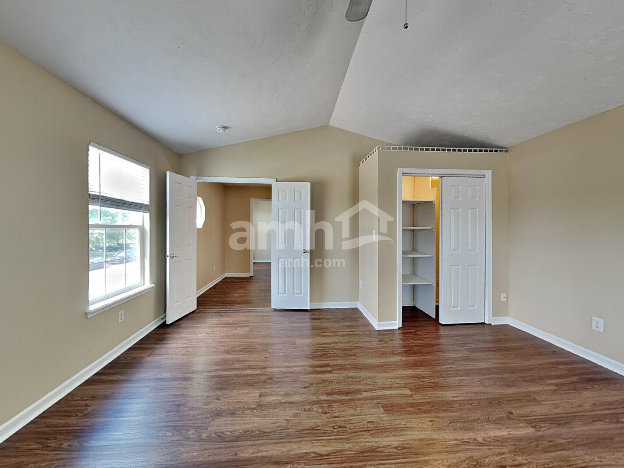 Building Photo - 717 Breakers Ln
