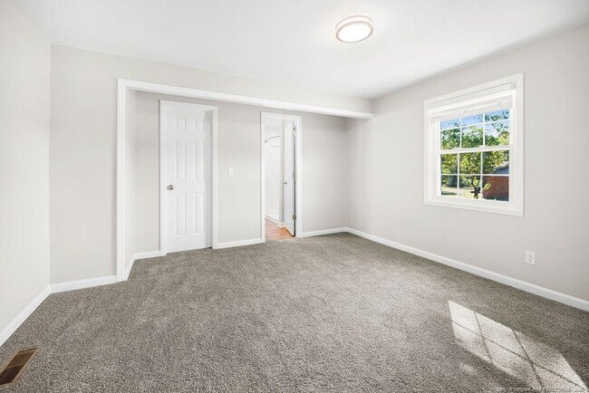 Building Photo - 4066 Hummingbird Pl