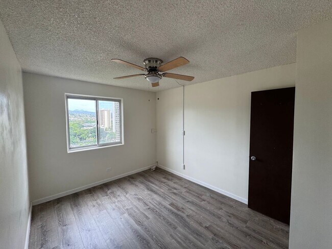 Building Photo - MOANALUA CURTIS #1208