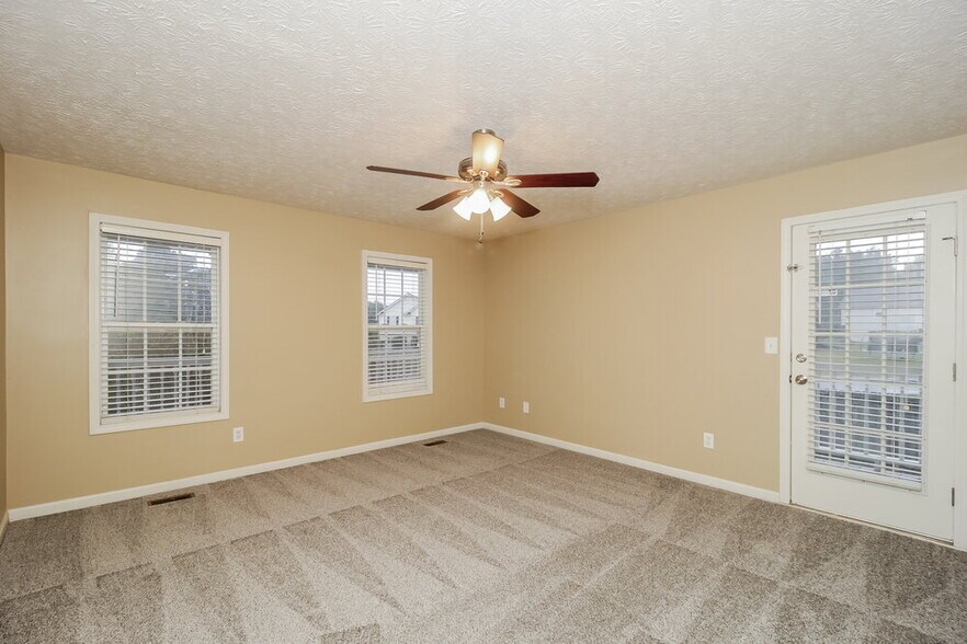 Building Photo - 15 Fairview Oak Pl