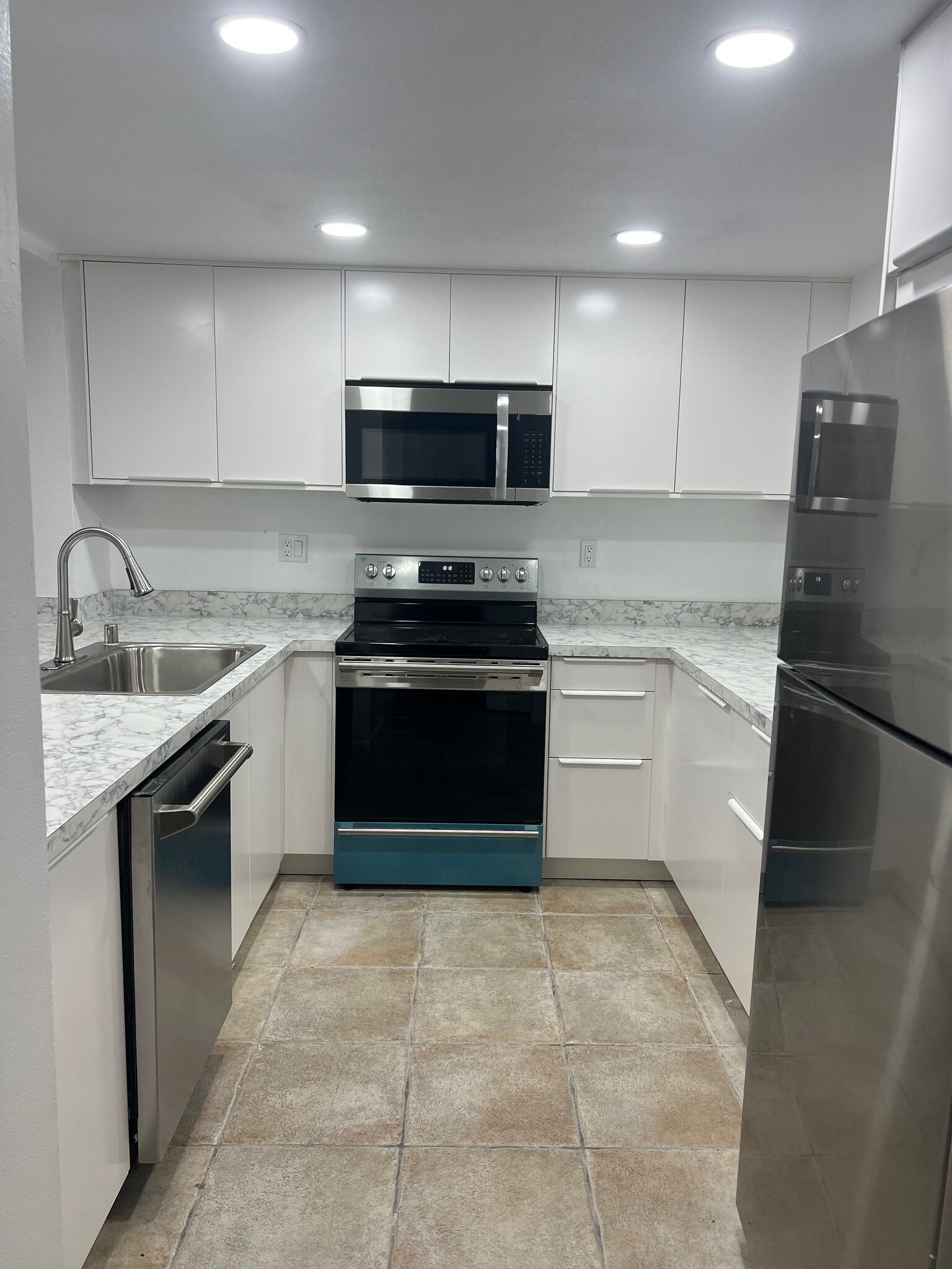 New kitchen and appliances - 6248 Caminito Araya