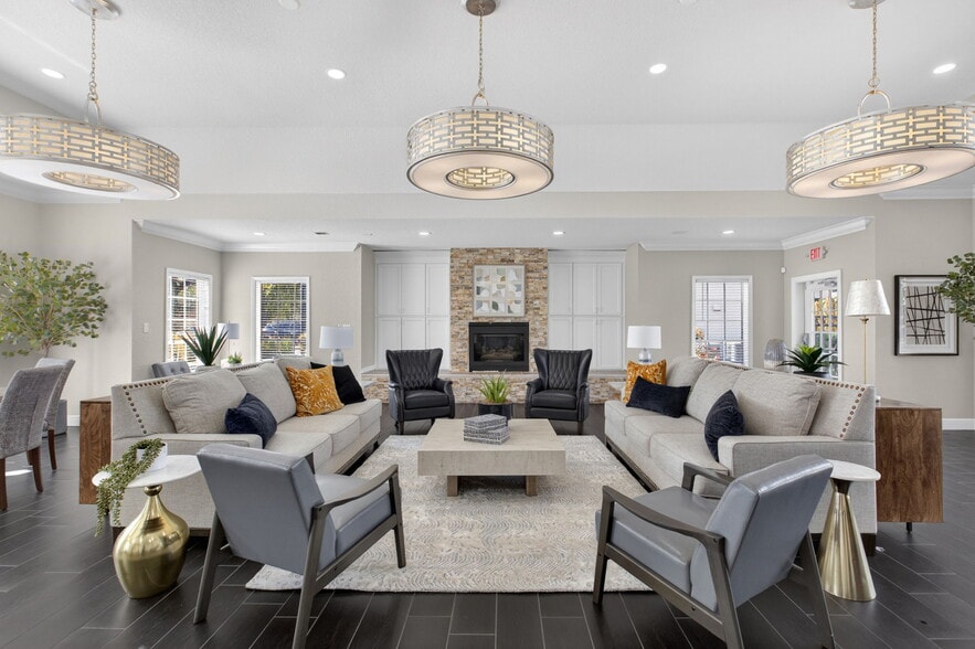 Building Photo - The Ivy at Gatehouse