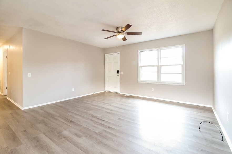 Building Photo - 213 Range View Rd