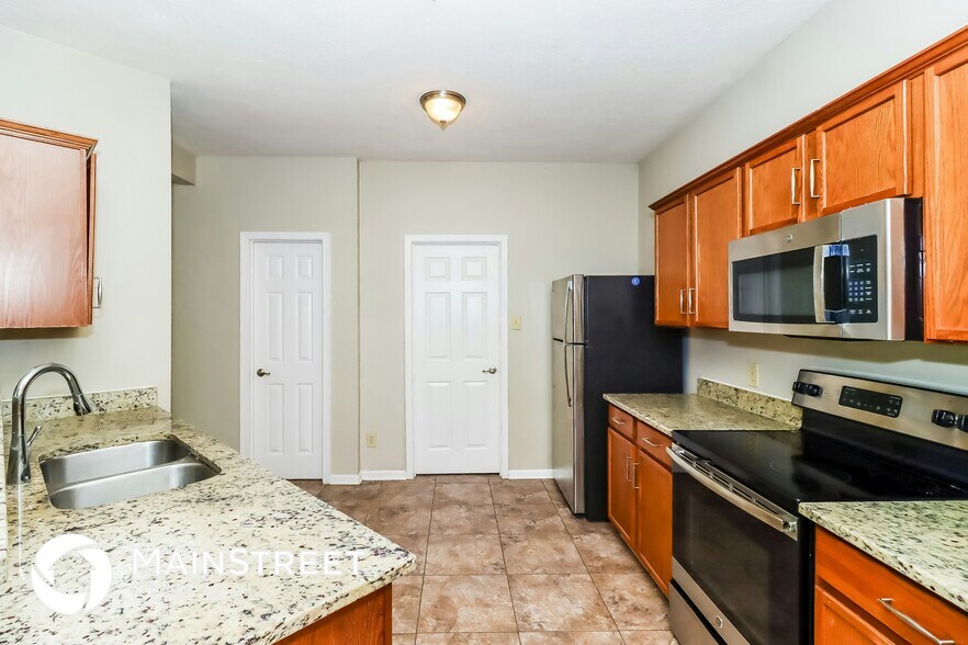 Building Photo - 11104 Northwoods Forest Dr