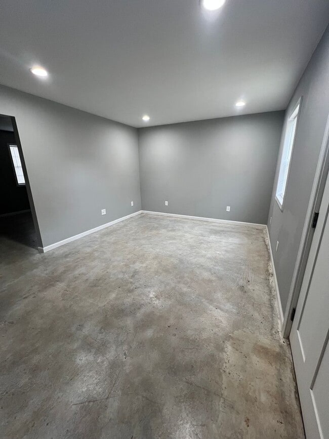 Building Photo - 109 Evergreen