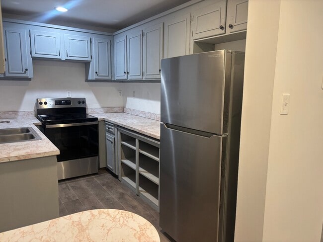 Building Photo - 1325 Circle Dr