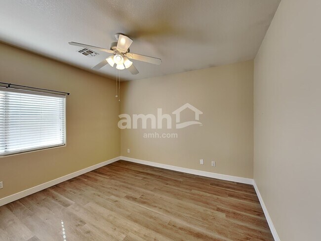 Building Photo - 13571 W Post Dr