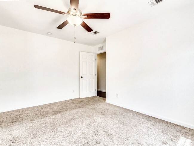 Building Photo - 5607 Samuel Huston Ave