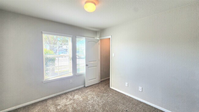 Building Photo - 29346 Dunns Creek Ct