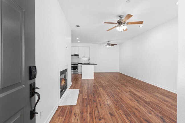 Building Photo - 10722 Sabre Hill Dr