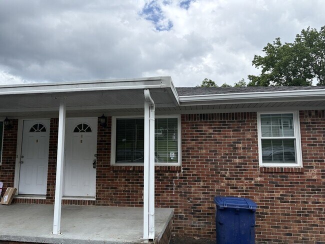 Building Photo - 4240 Crestview Dr
